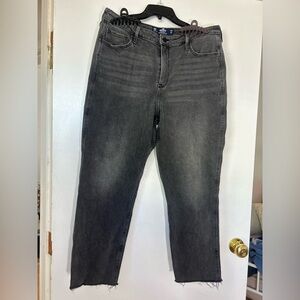Hollister Ultra High-Rise Mom Jeans